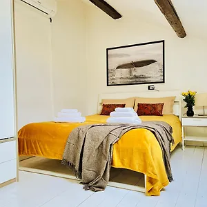 Cozy Loft In A Fashion District Of Appartamento